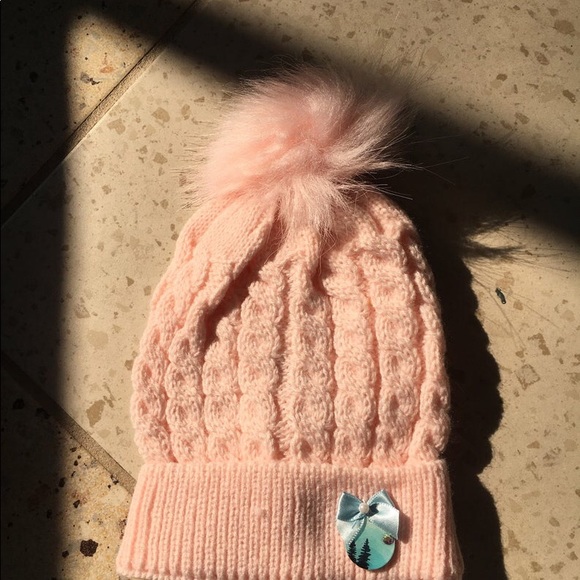 Pom Pom baby hats - Picture 2 of 3